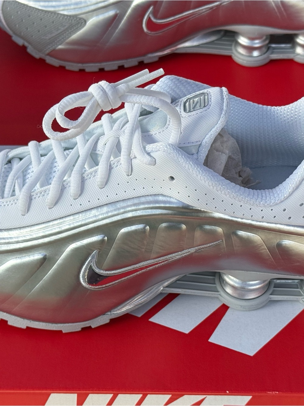 Nike mens Silver & White Shox Low-Top Sneakers